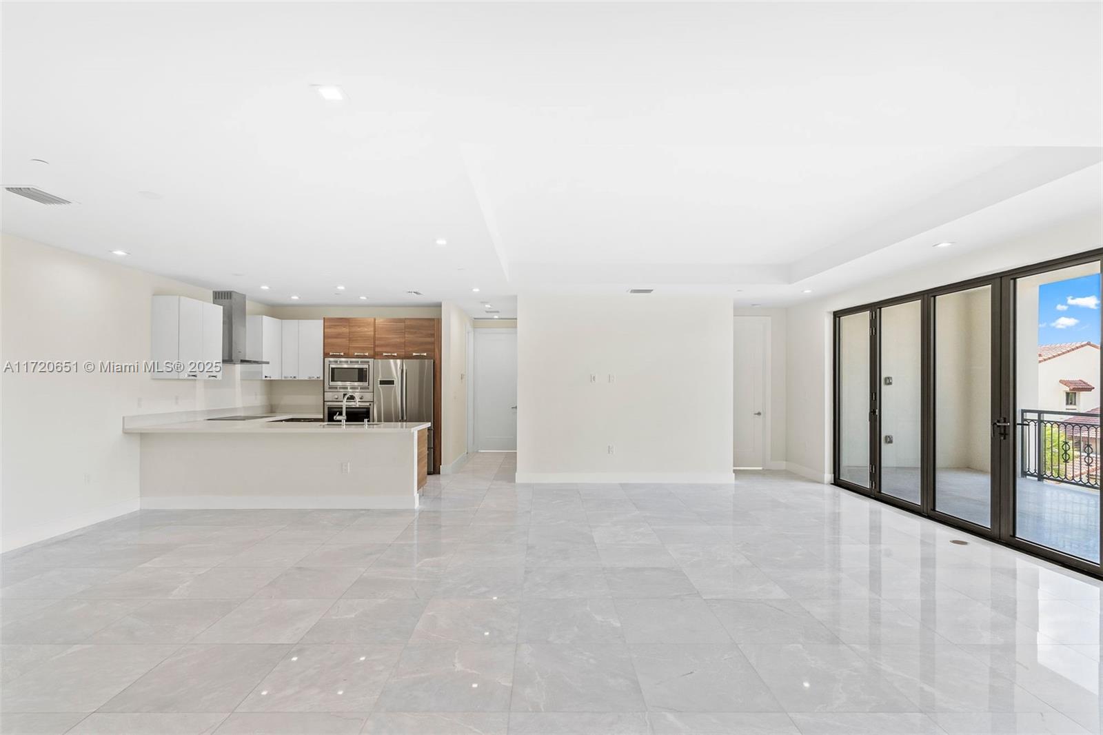 718 Valencia Ave #408, Coral Gables FL 33134