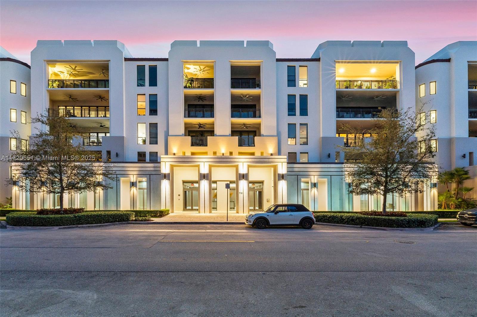 718 Valencia Ave #408, Coral Gables FL 33134