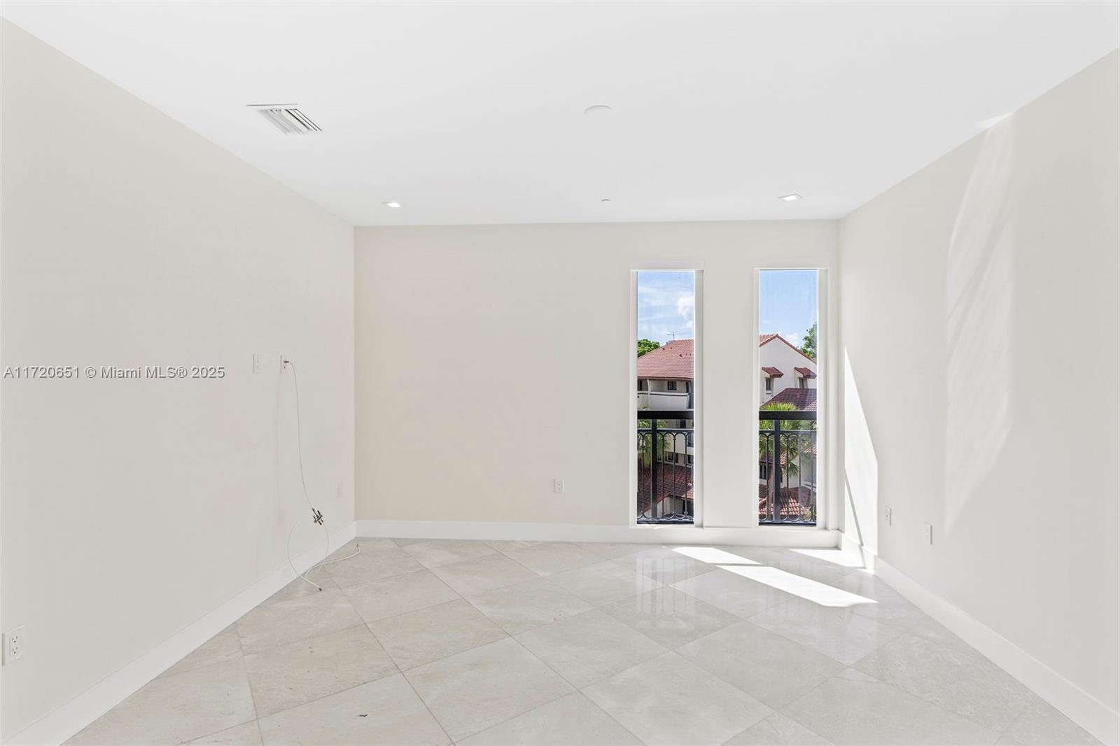 718 Valencia Ave #408, Coral Gables FL 33134
