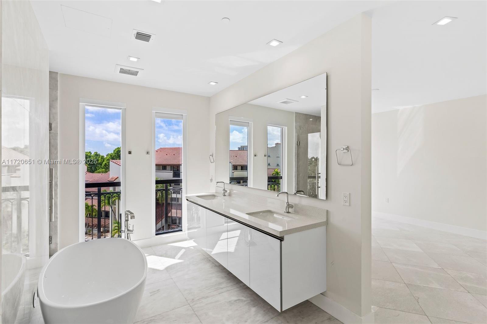 718 Valencia Ave #408, Coral Gables, Florida image 25