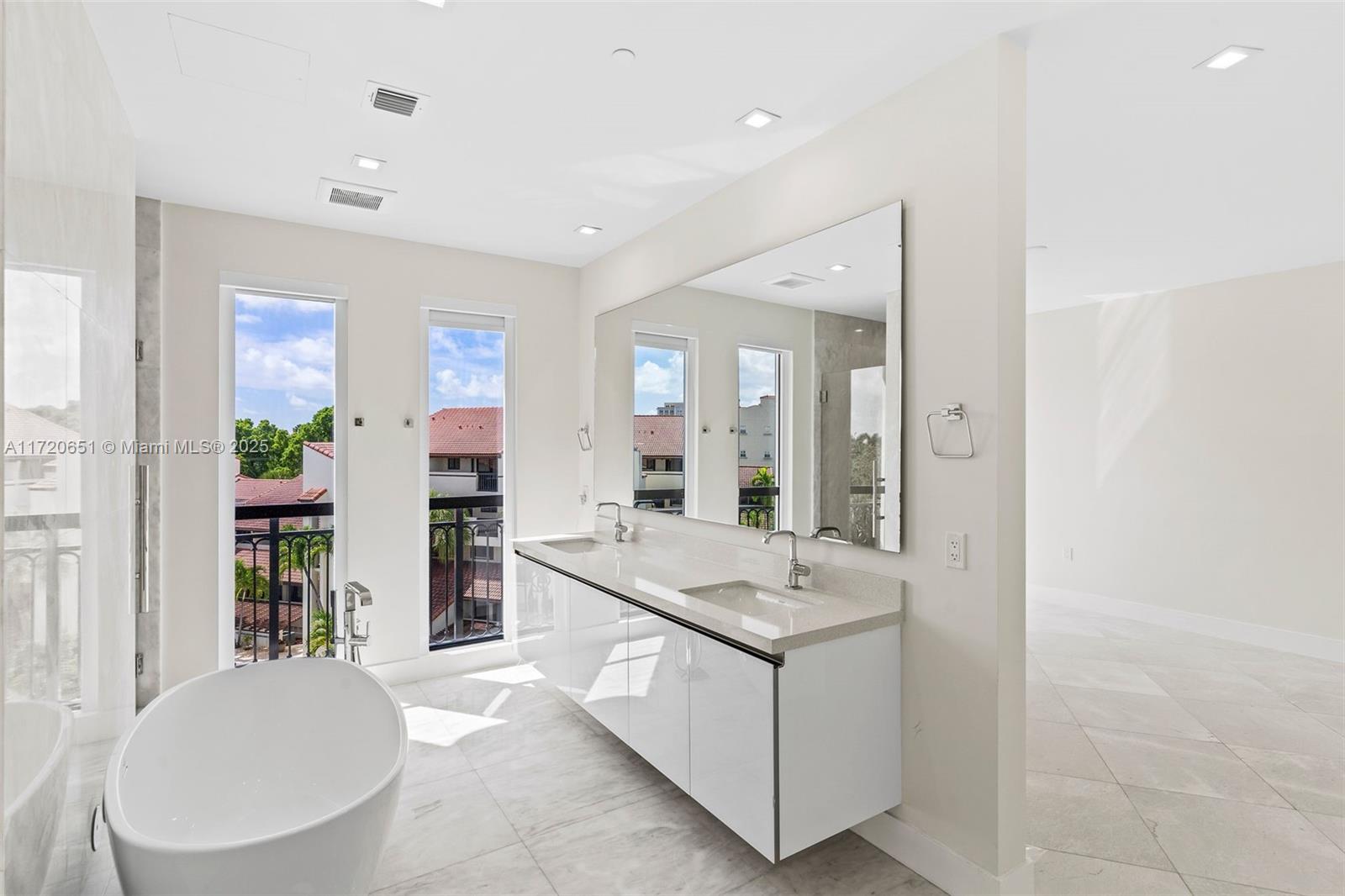 718 Valencia Ave #408, Coral Gables FL 33134
