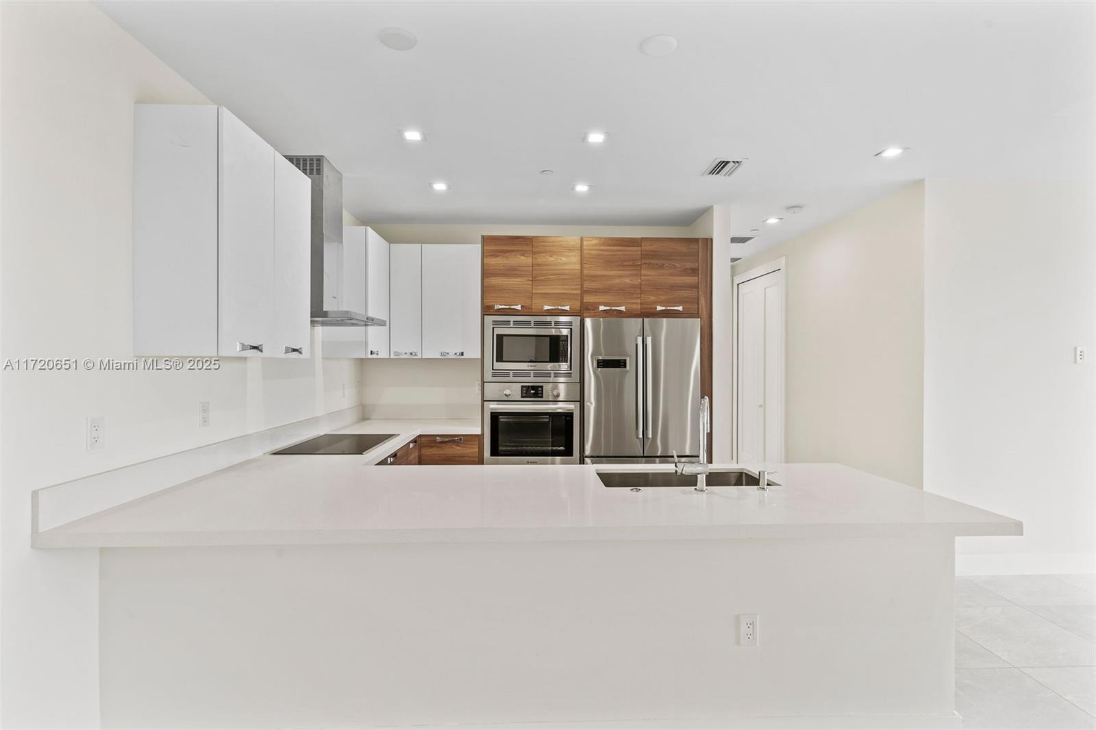718 Valencia Ave #408, Coral Gables FL 33134