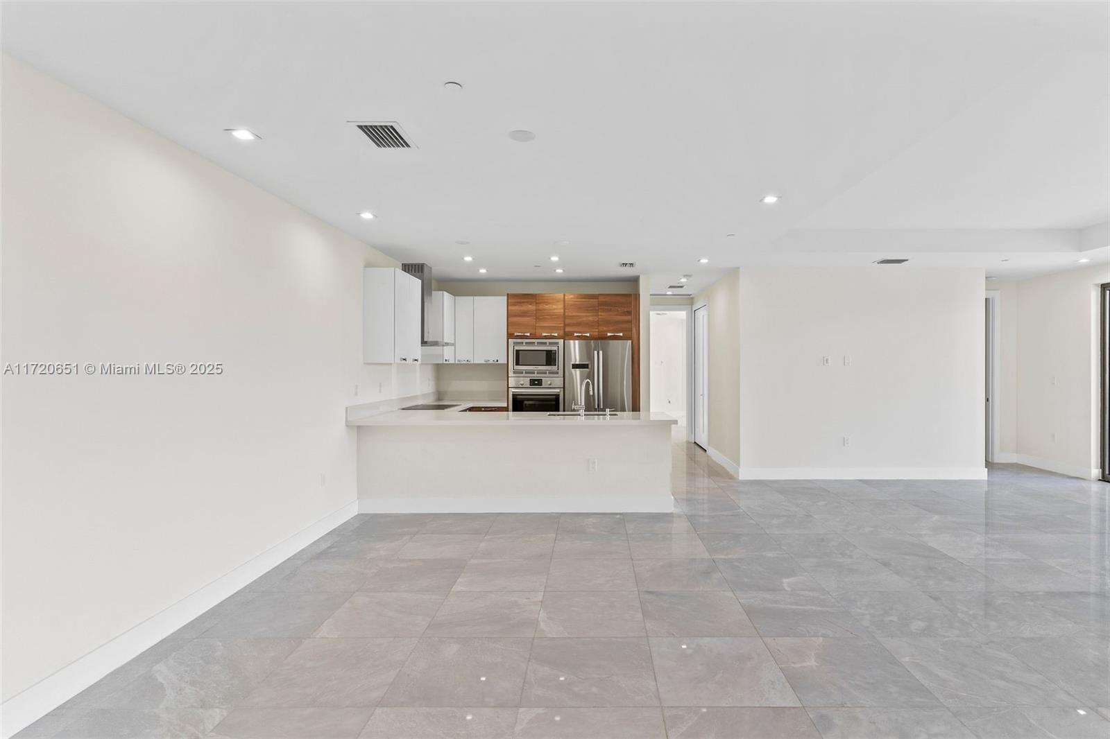 718 Valencia Ave #408, Coral Gables FL 33134
