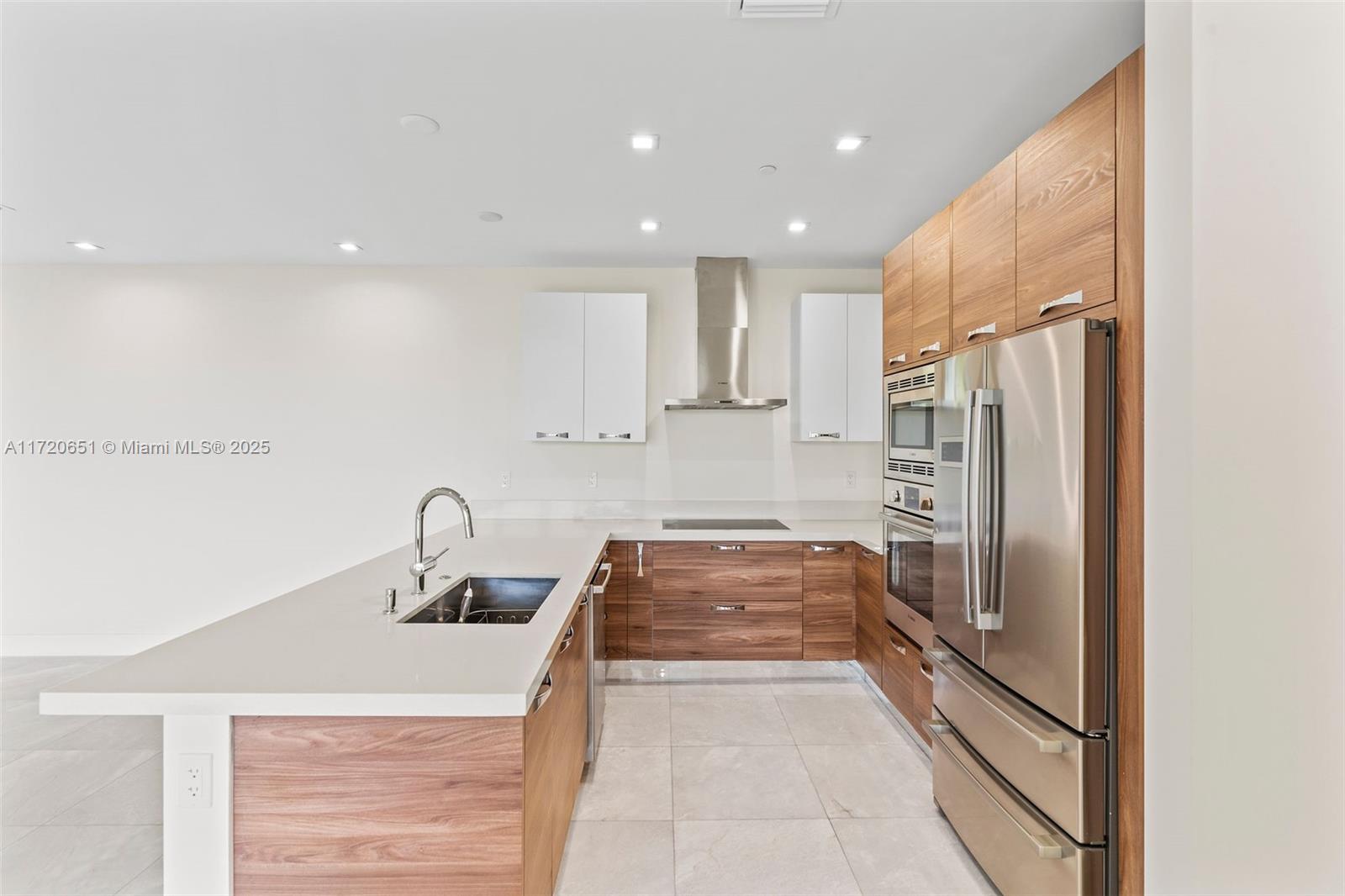 718 Valencia Ave #408, Coral Gables FL 33134
