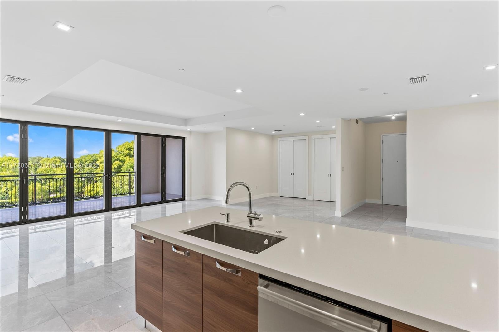 718 Valencia Ave #408, Coral Gables FL 33134