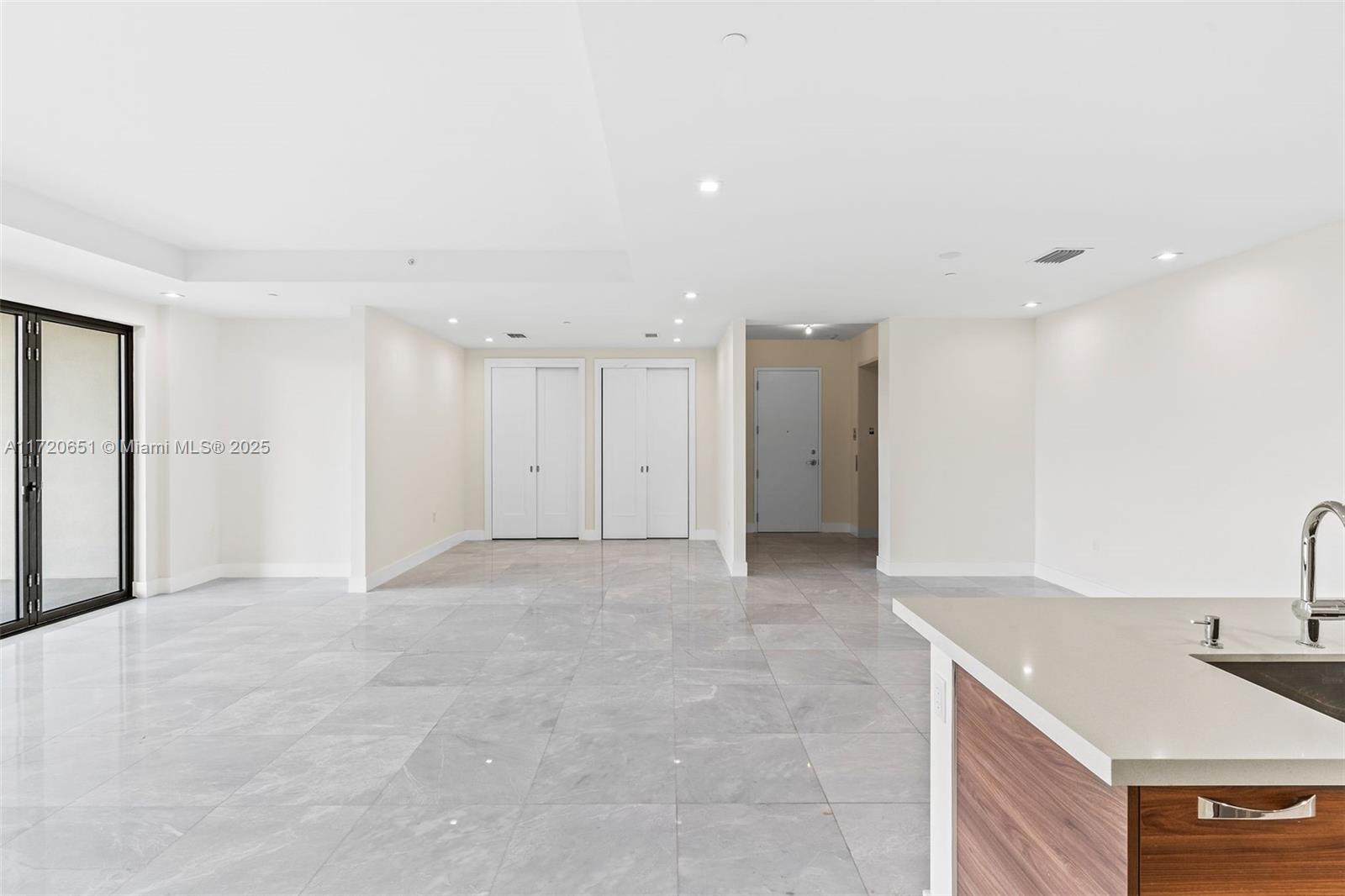 718 Valencia Ave #408, Coral Gables FL 33134