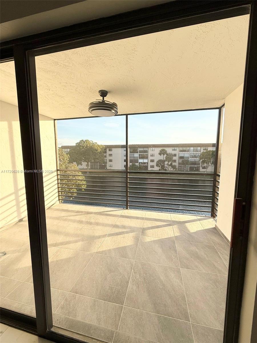 4940 E Sabal Palm Blvd #303, Tamarac, Florida image 34