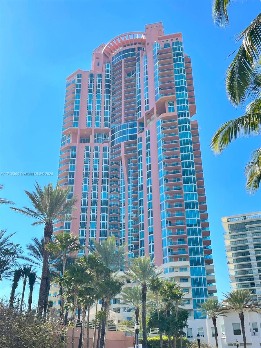 300 S Pointe Dr #704, Miami Beach FL 33139