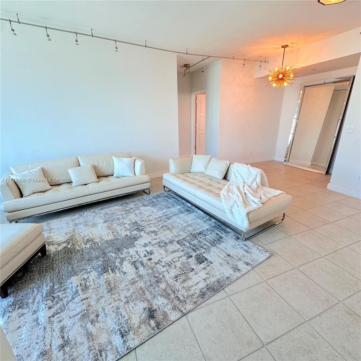 300 S Pointe Dr #704, Miami Beach FL 33139