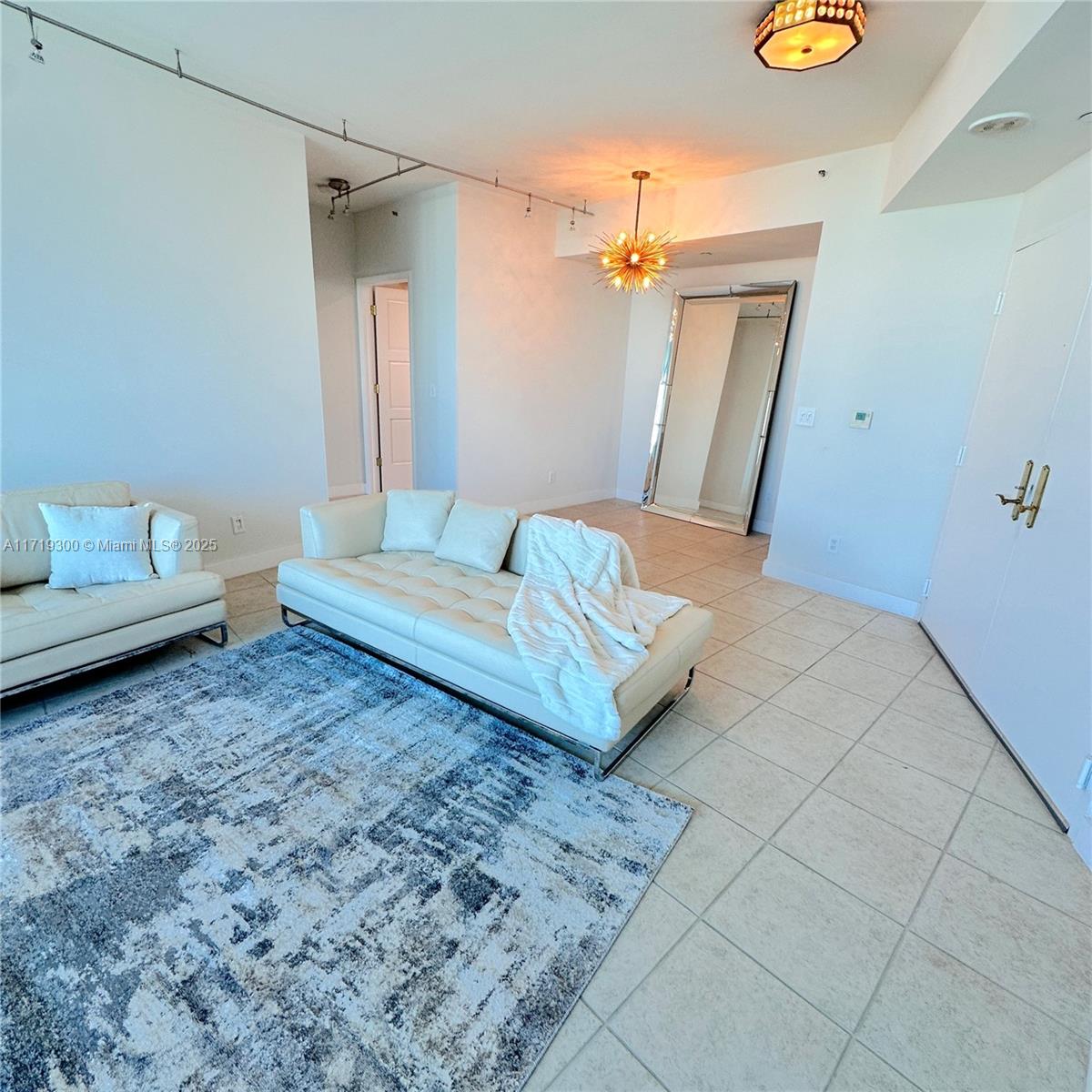 300 S Pointe Dr #704, Miami Beach FL 33139