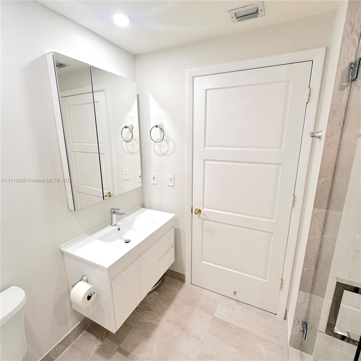 300 S Pointe Dr #704, Miami Beach FL 33139