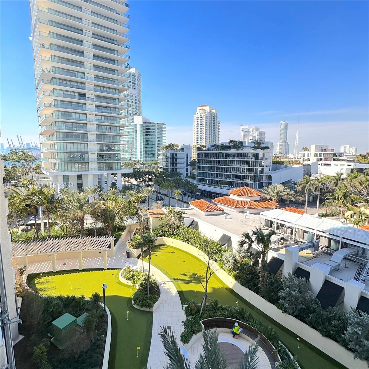 300 S Pointe Dr #704, Miami Beach FL 33139