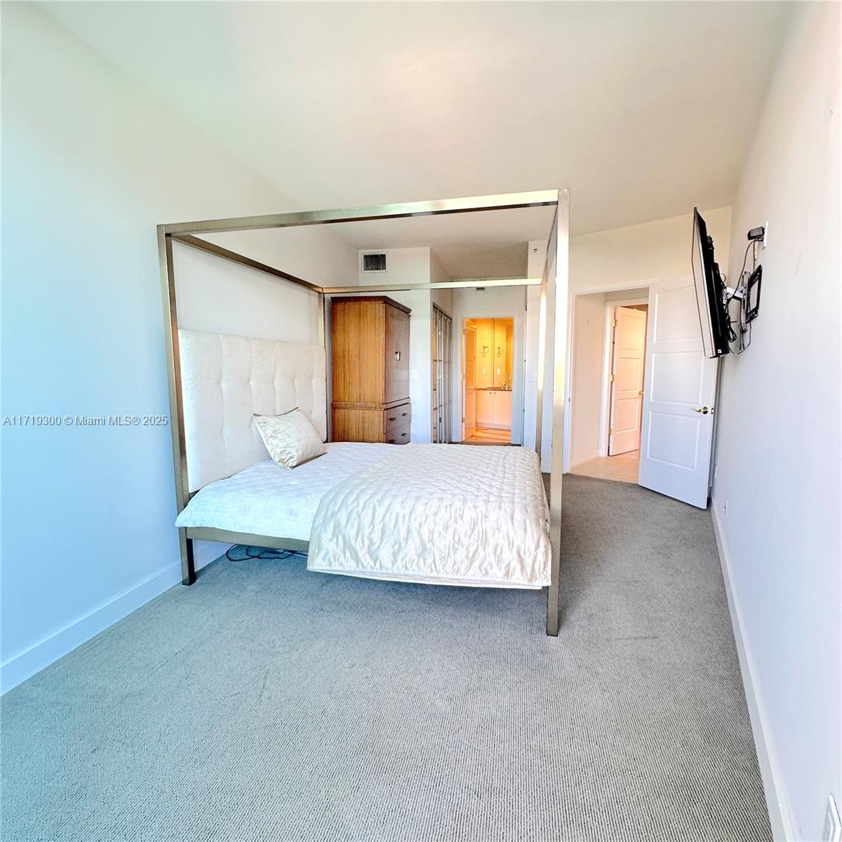 300 S Pointe Dr #704, Miami Beach FL 33139