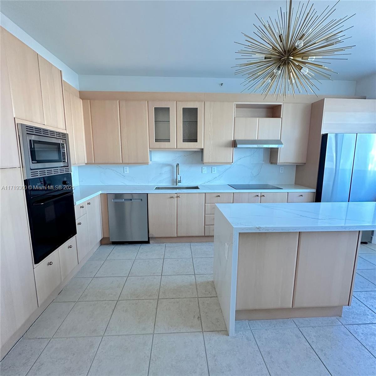 300 S Pointe Dr #704, Miami Beach FL 33139