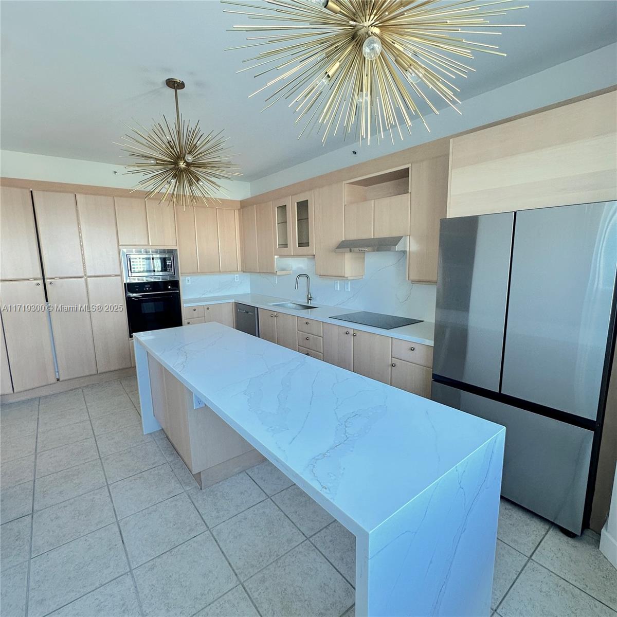 300 S Pointe Dr #704, Miami Beach FL 33139
