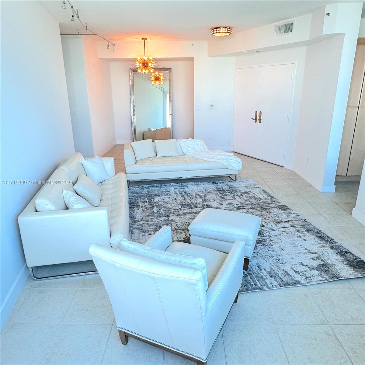 300 S Pointe Dr #704, Miami Beach FL 33139