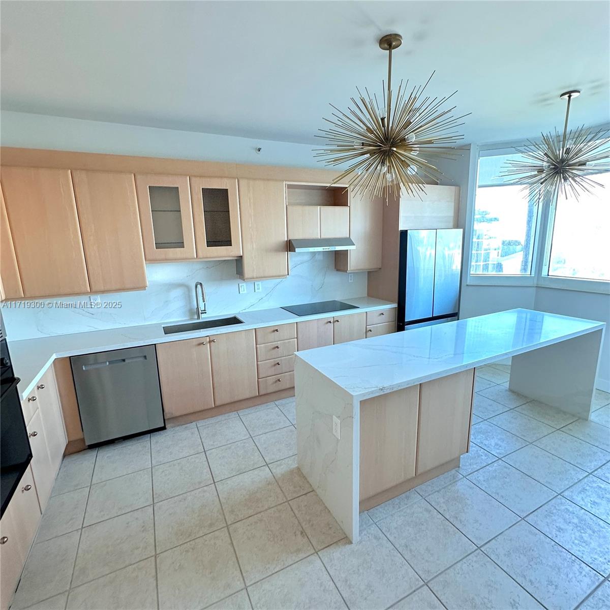 300 S Pointe Dr #704, Miami Beach FL 33139