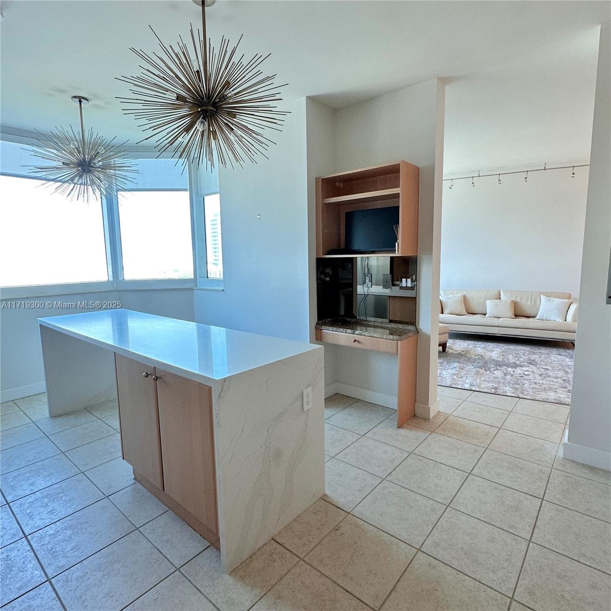 300 S Pointe Dr #704, Miami Beach FL 33139