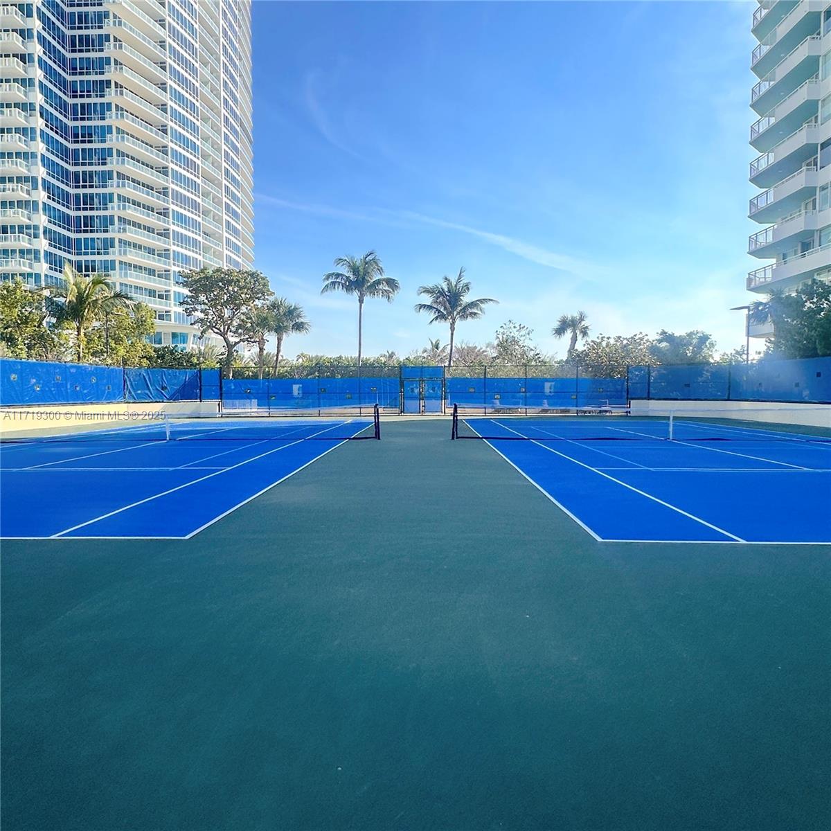 300 S Pointe Dr #704, Miami Beach FL 33139