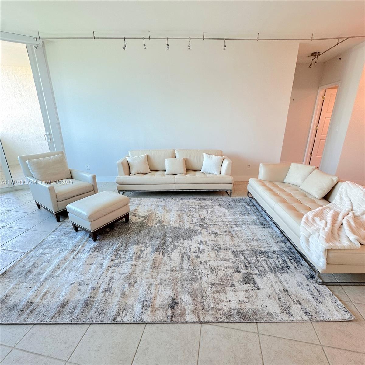 300 S Pointe Dr #704, Miami Beach FL 33139