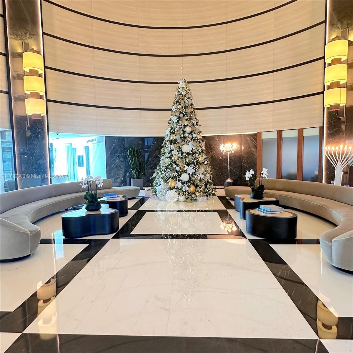300 S Pointe Dr #704, Miami Beach FL 33139