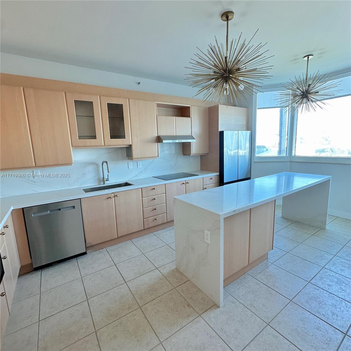 300 S Pointe Dr #704, Miami Beach FL 33139