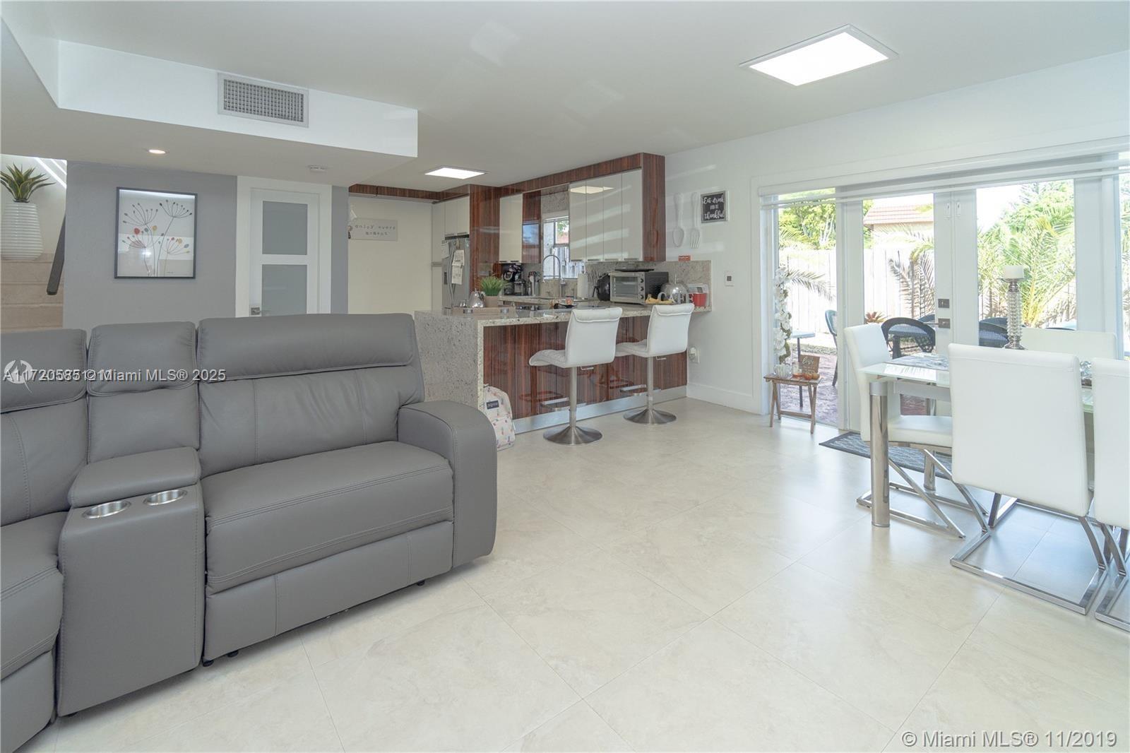 7000 NW 169th St, Hialeah, Florida image 3