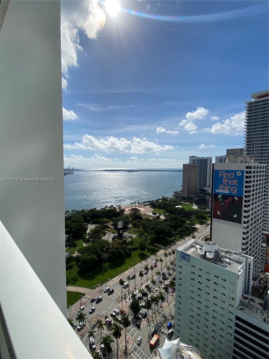 244 Biscayne Blvd #3205, Miami FL 33132