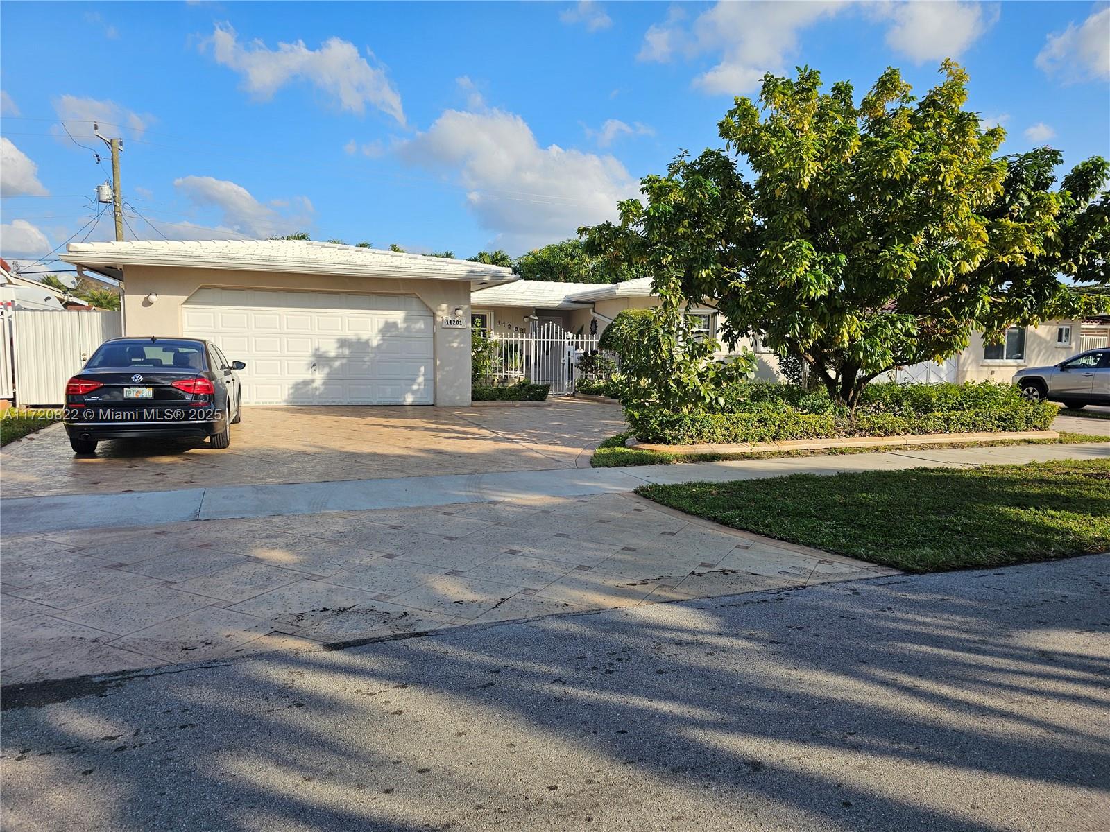 11201 NW 59th Ct, Hialeah, Florida image 2