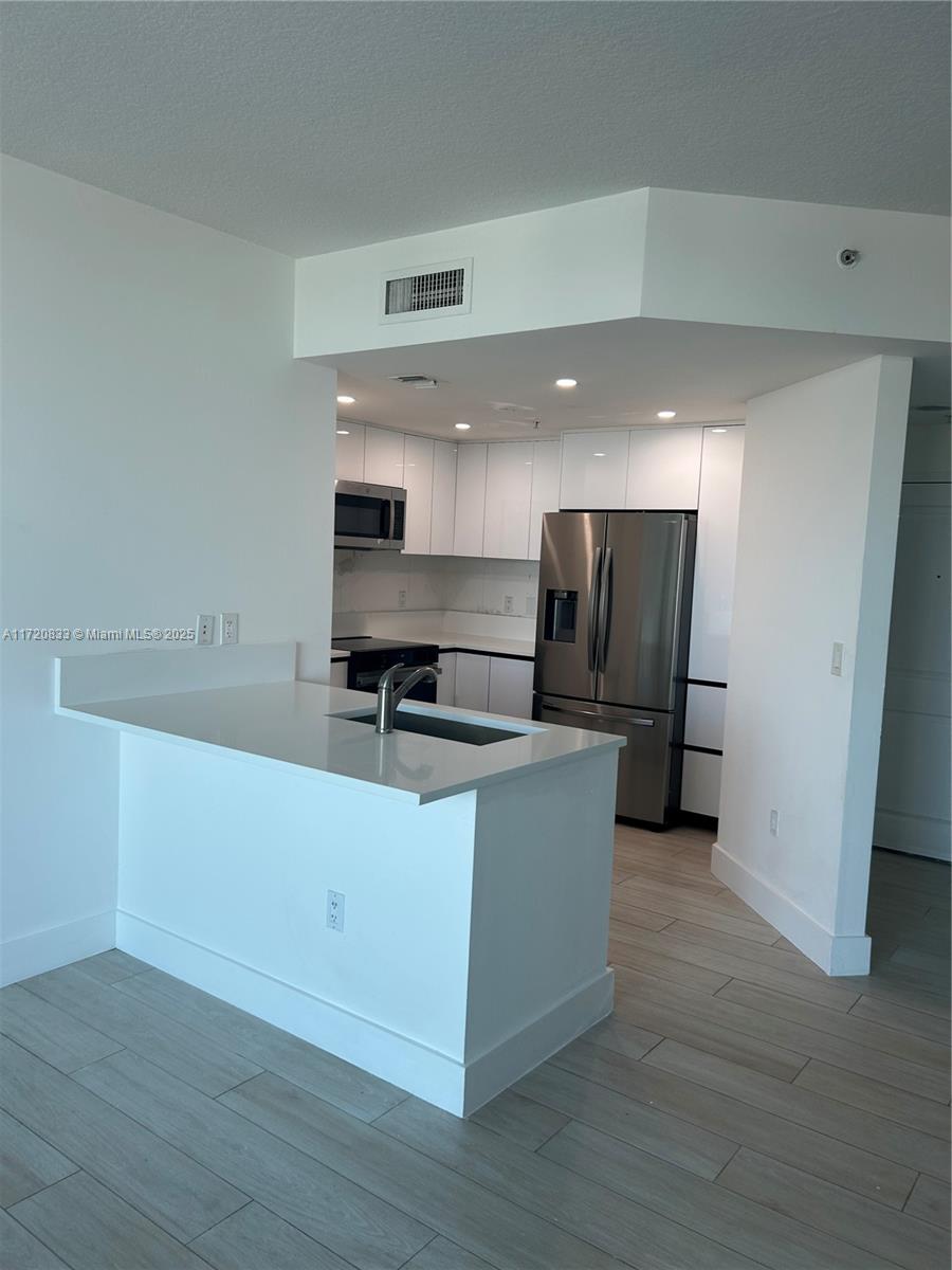 7910 Harbor Island Dr #408, North Bay Village FL 33141