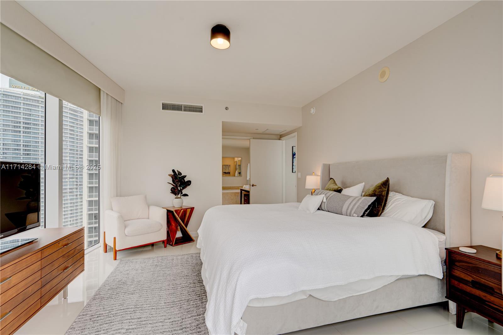 495 Brickell Ave #3611, Miami FL 33131