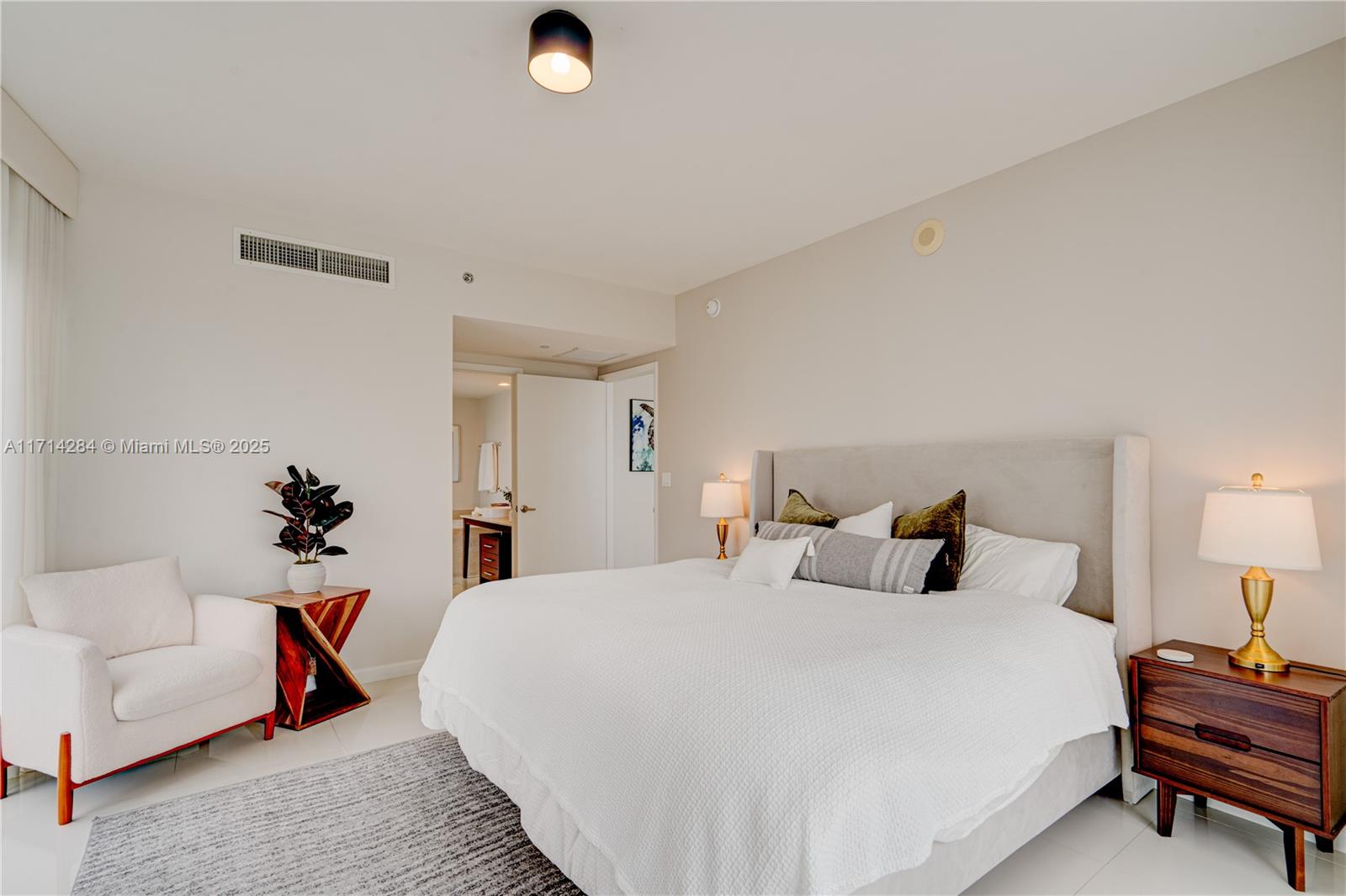 495 Brickell Ave #3611, Miami FL 33131