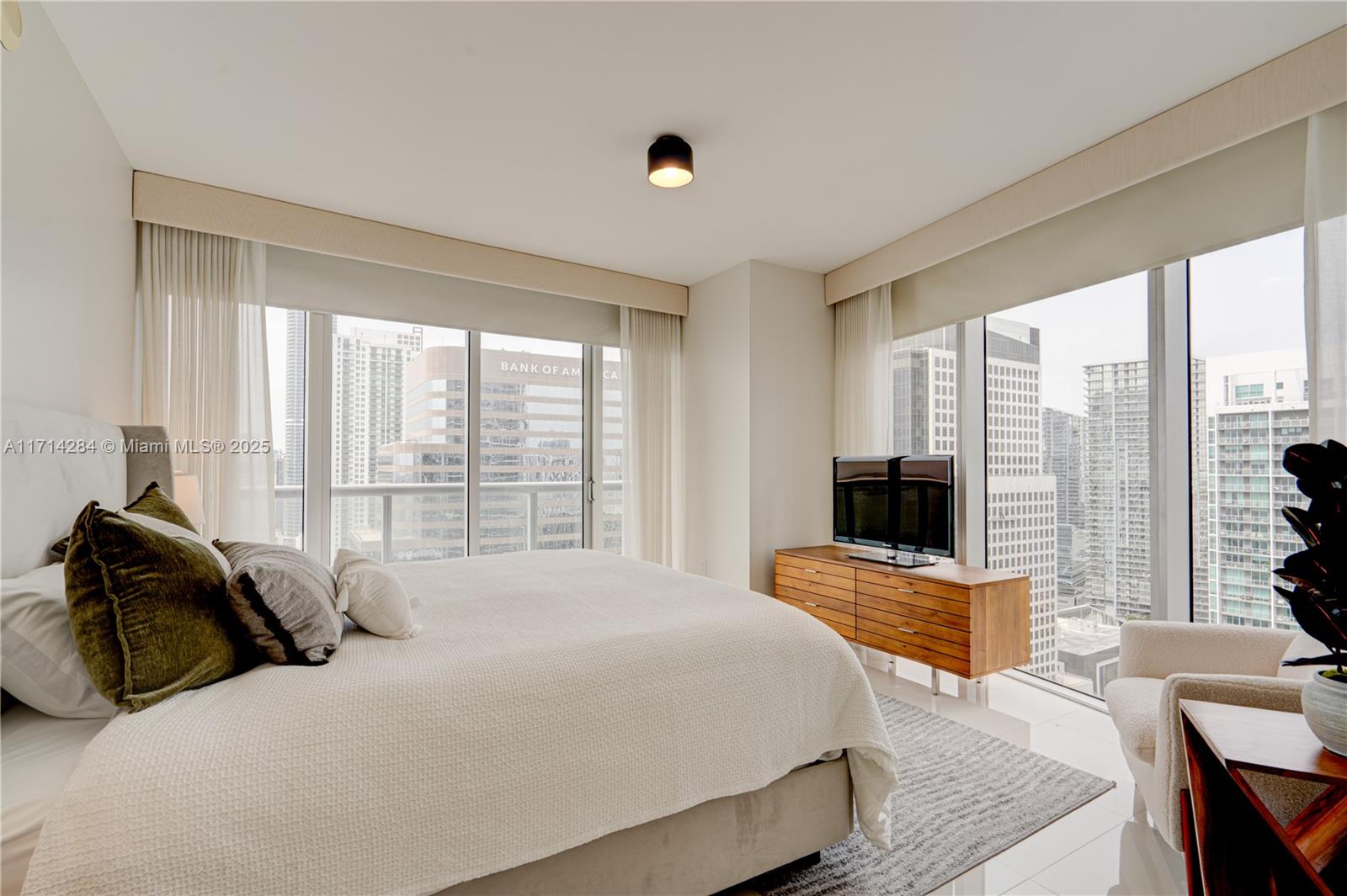 495 Brickell Ave #3611, Miami FL 33131