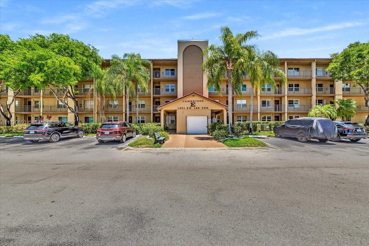 1201 SW 128th Ter #303E, Pembroke Pines, Florida image 45