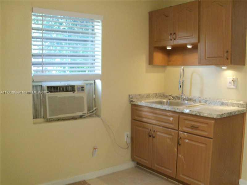 800 Phippen Waiters Rd, Dania Beach, Florida image 9