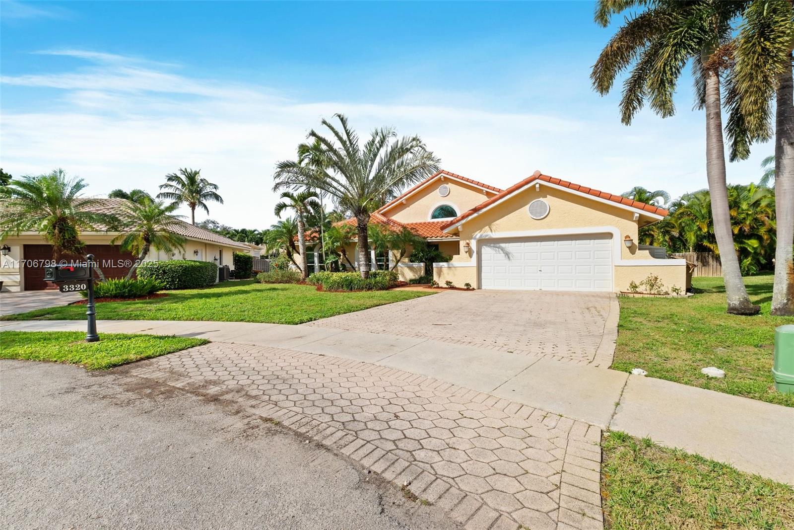 3320 Maple Ln, Davie, Florida image 1