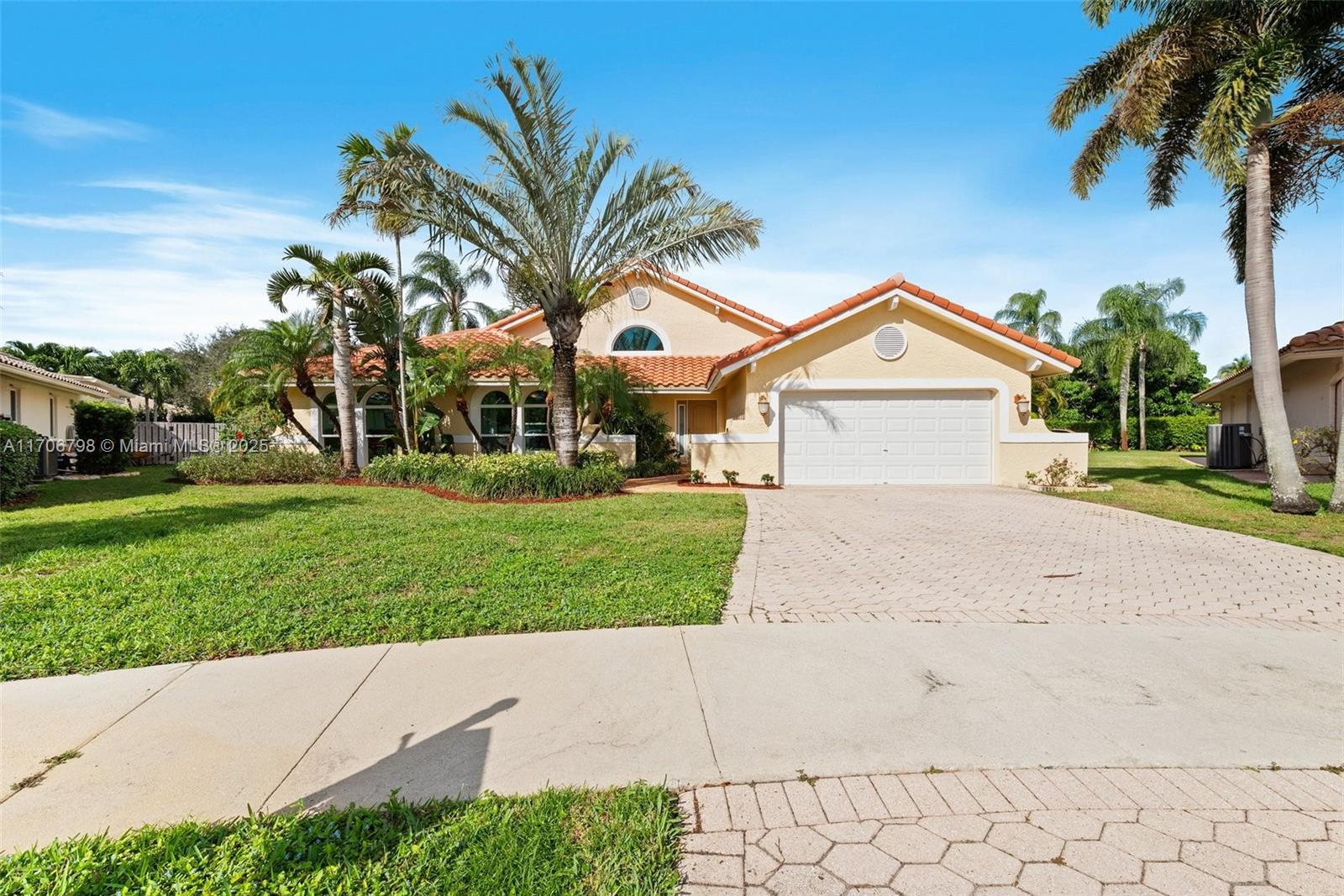 3320 Maple Ln, Davie, Florida image 2