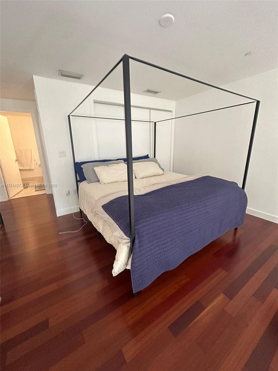 1060 Brickell Ave #207, Miami FL 33131