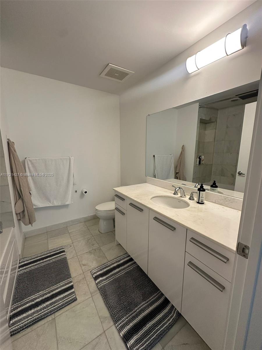 1060 Brickell Ave #207, Miami FL 33131