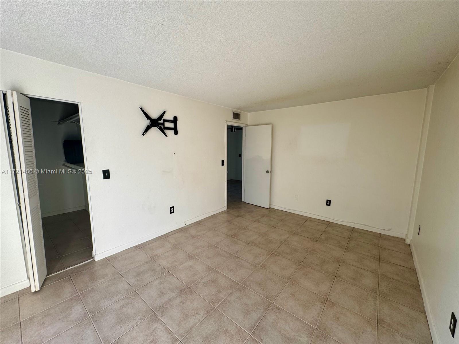 1801 S Treasure Dr #411, North Bay Village, Florida image 17