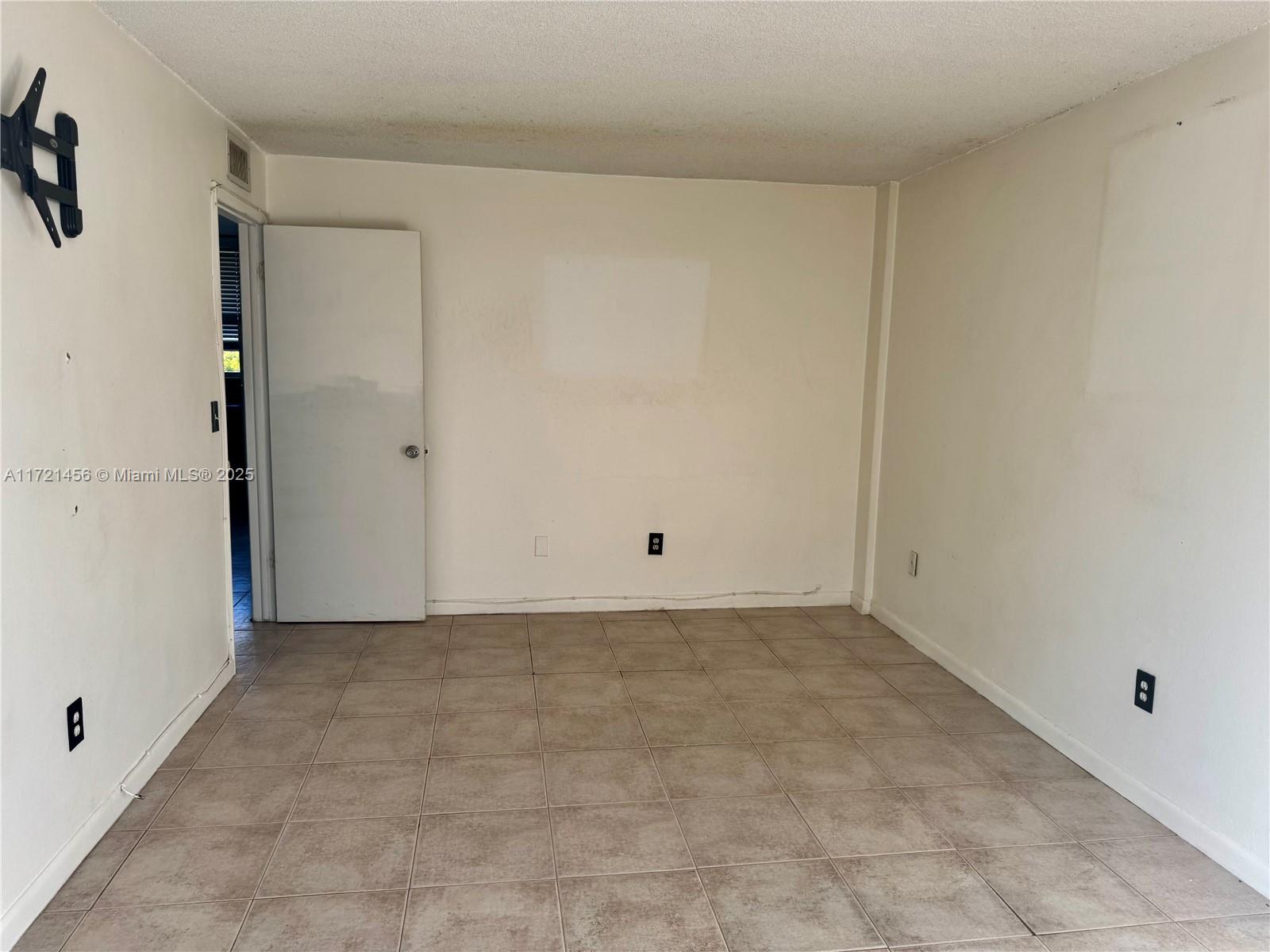 1801 S Treasure Dr #411, North Bay Village, Florida image 18
