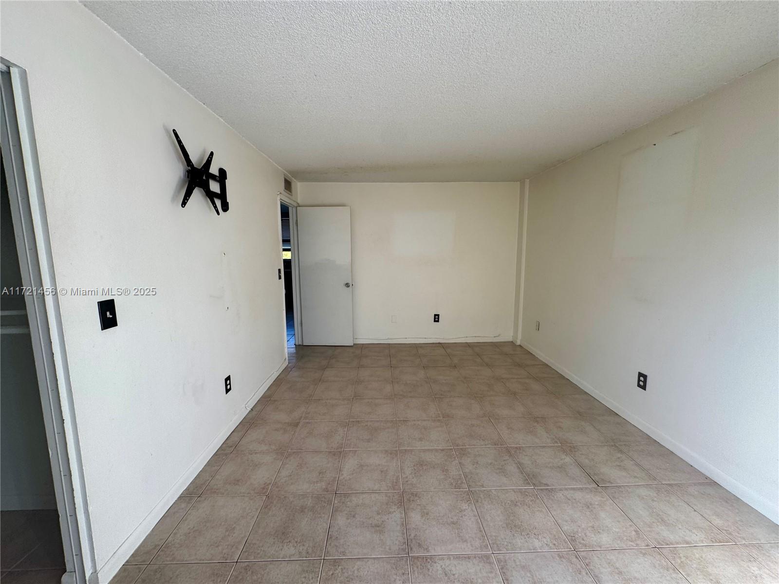 1801 S Treasure Dr #411, North Bay Village, Florida image 19