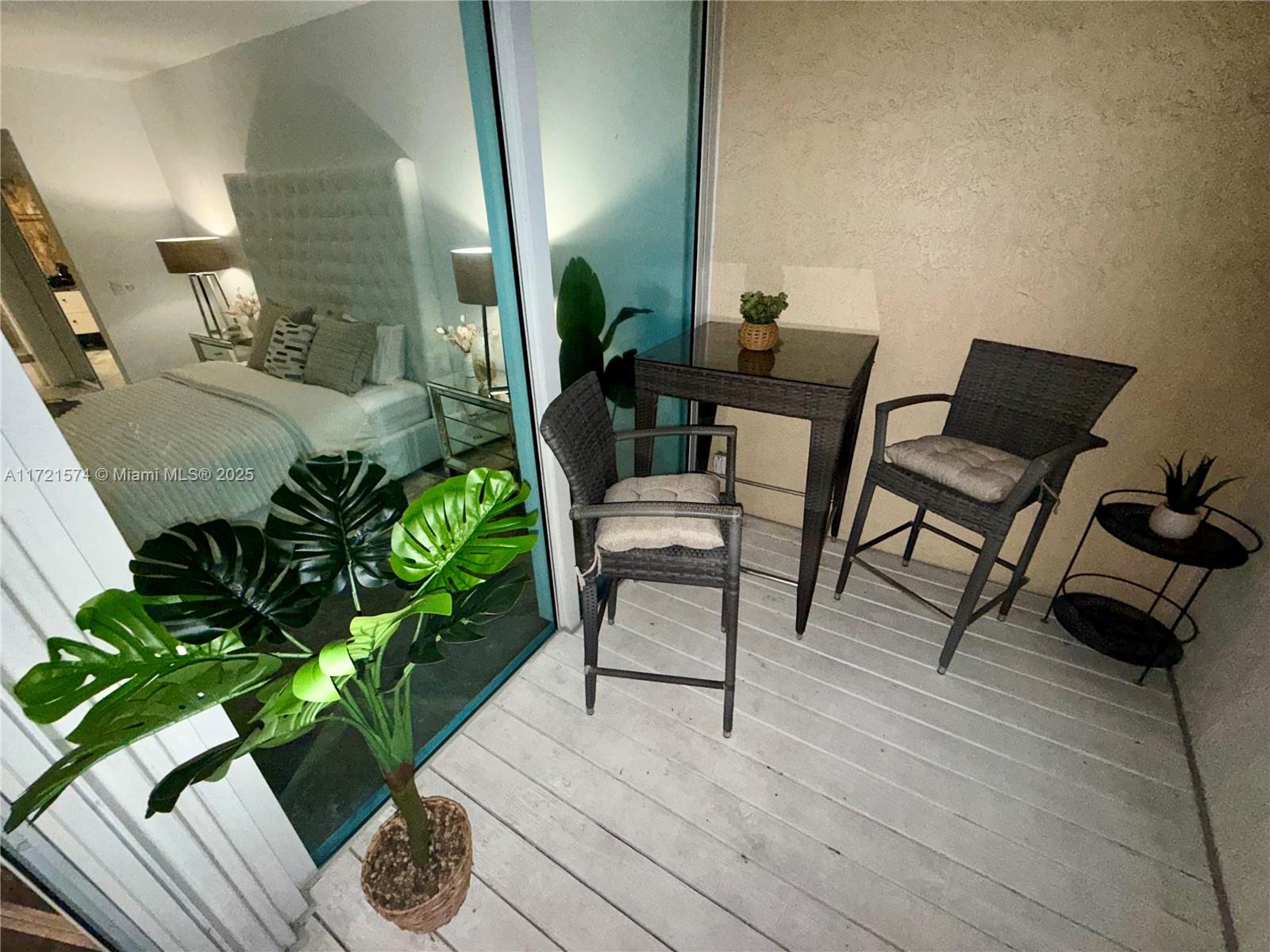 300 S Pointe Dr #908, Miami Beach FL 33139