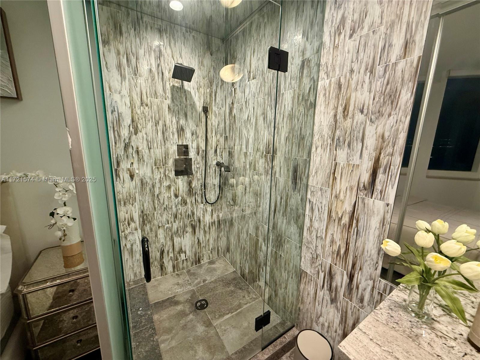 300 S Pointe Dr #908, Miami Beach FL 33139
