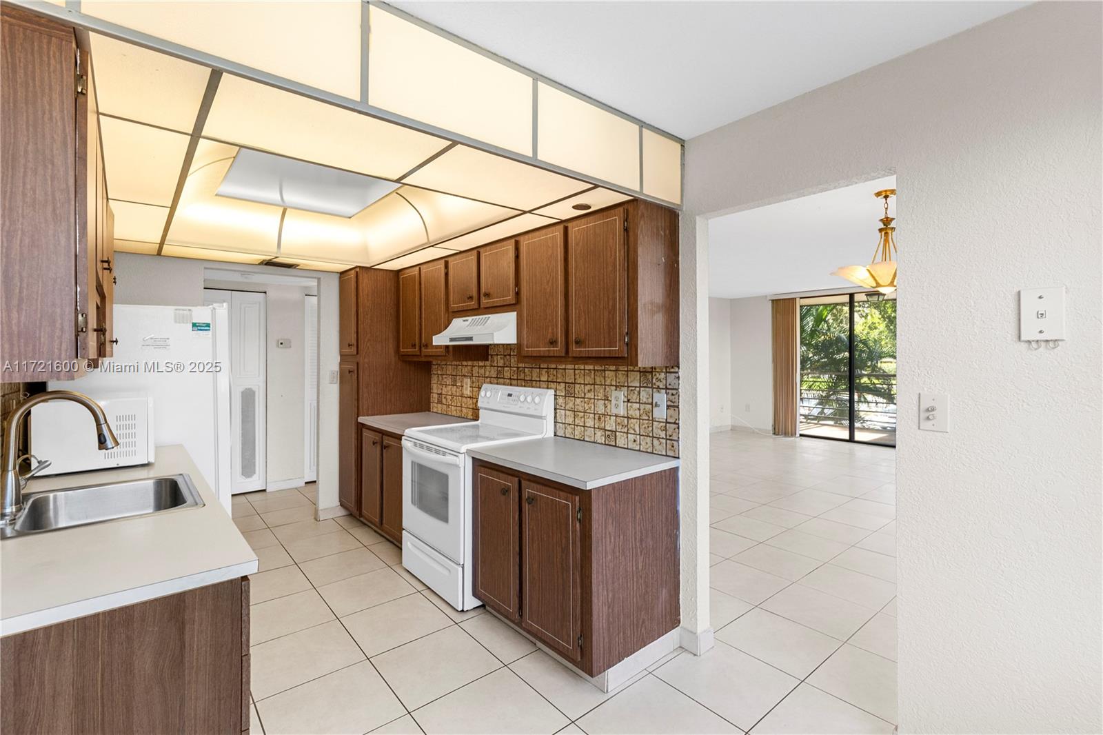 1300 Saint Charles Pl #218, Pembroke Pines, Florida image 4