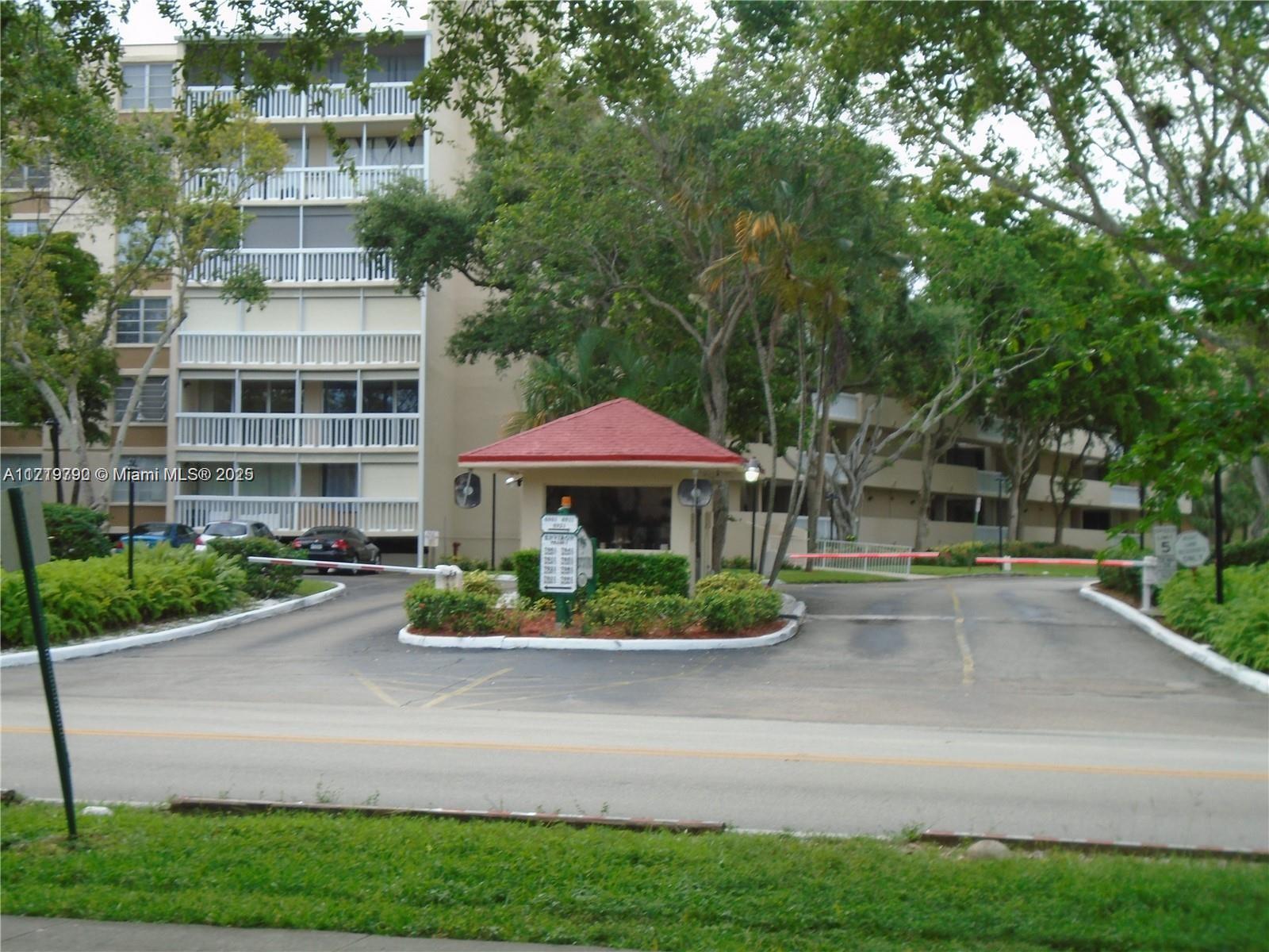 6921 Environ Blvd #4P, Lauderhill, Florida image 2