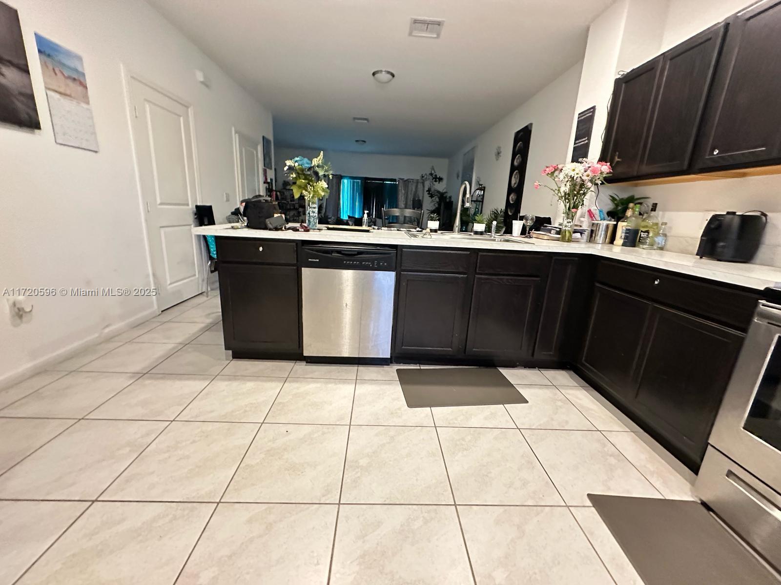 2944 NW 180th St, Miami Gardens, Florida image 3
