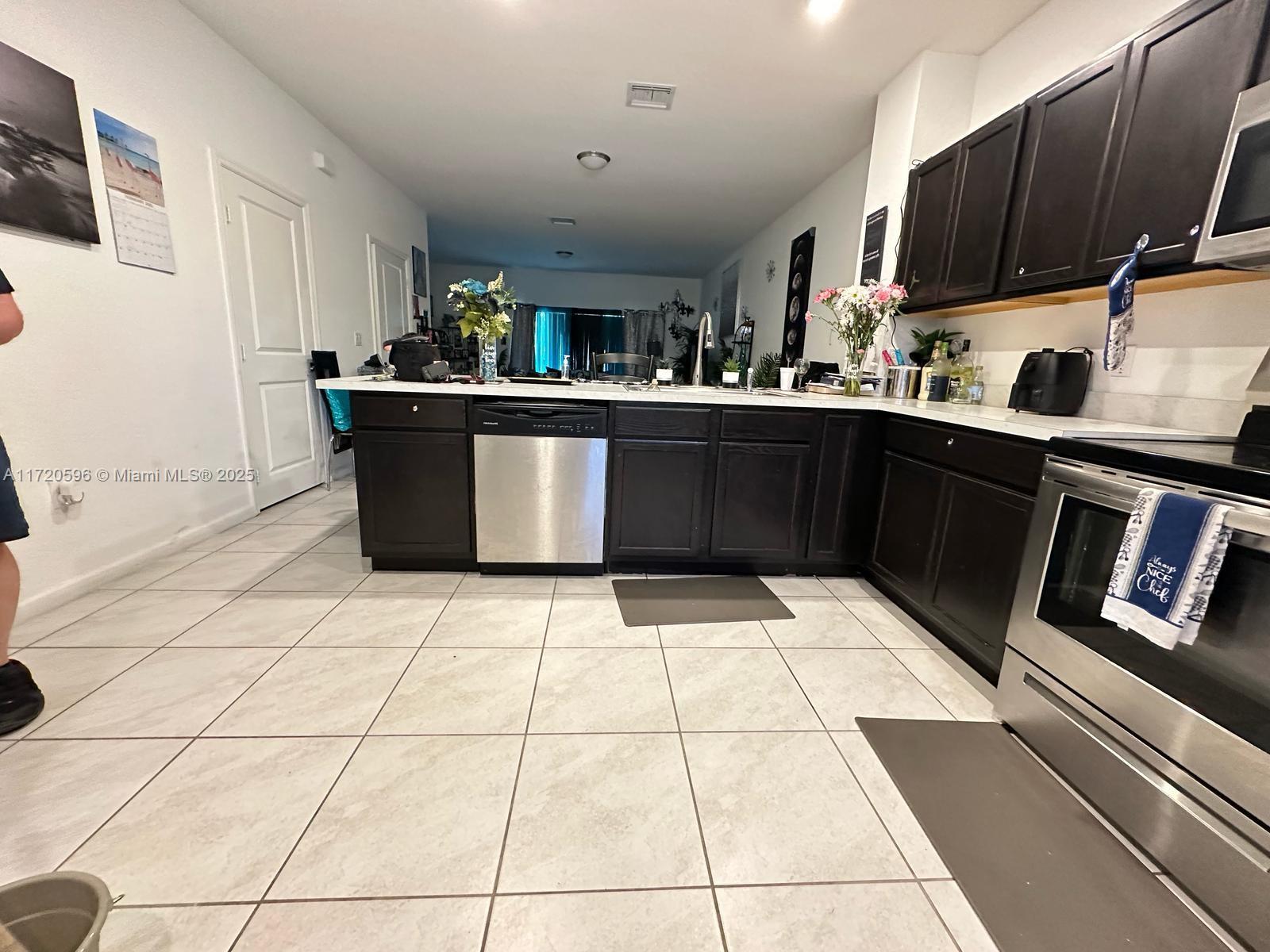2944 NW 180th St, Miami Gardens, Florida image 5