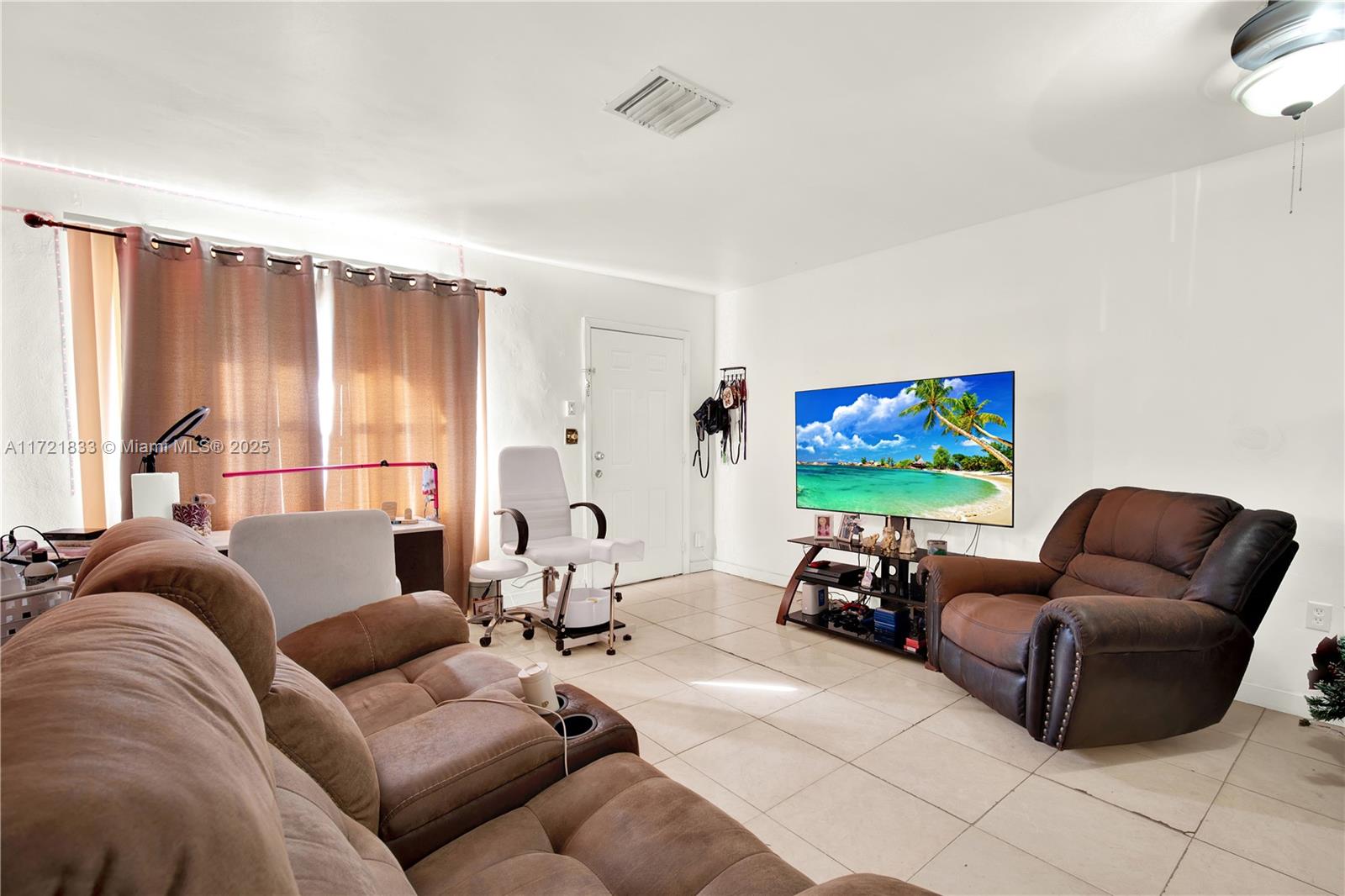 2351 NW 95th Ter, Miami, Florida image 3