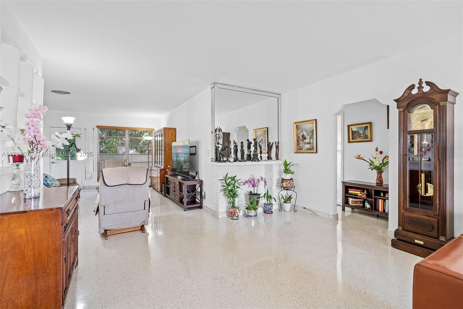 Listing Photo 11